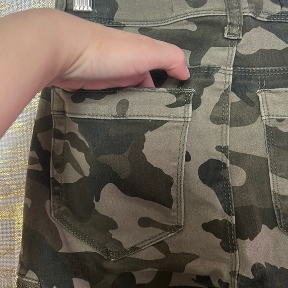 Ym Inc Low Rise Skinny Fit Military Camo Jeans Size 3 - Picture 10 of 16
